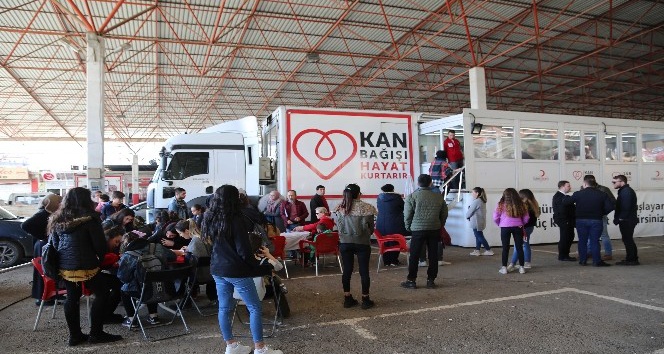 Torbalı’da minik Öykü ve tüm lösemili çocuklar için bağışta bulundular