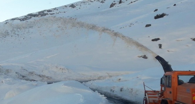 Şırnak’ta 3 gündür kapalı olan yol ulaşıma açıldı