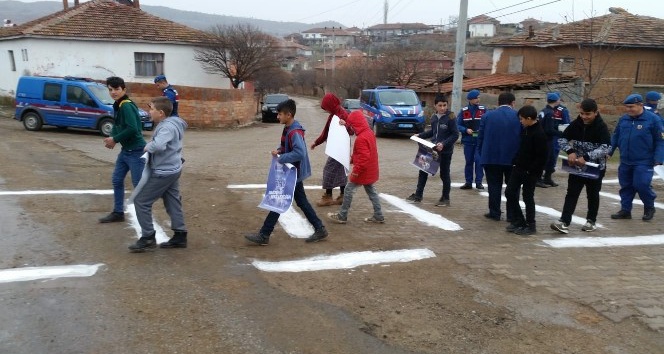 Yayaların geçiş üstünlüğü köyde de uygulandı
