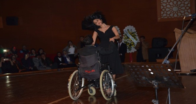 Tekerlekli sandalyede tango beğeni topladı