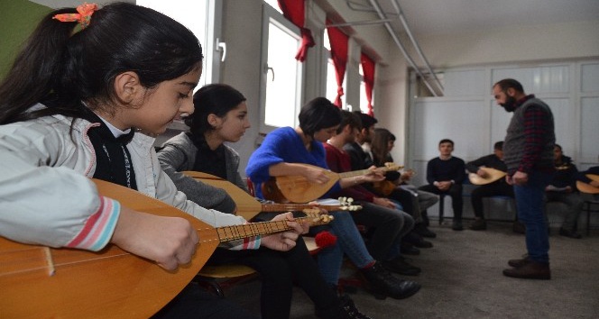 Beytüşşebap’ta tek sosyal aktivite bağlama kursu
