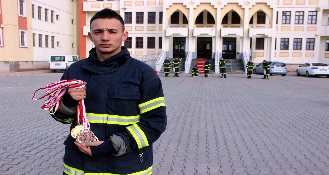 (Özel Haber) İtfaiye öğrencisi atletizmde Türkiye birincisi oldu