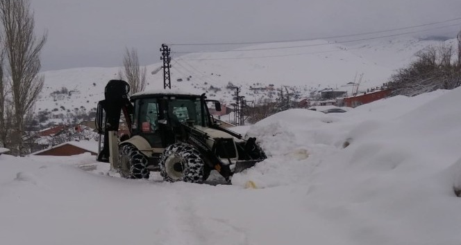 Tunceli’de kar 147 köy yolunu ulaşıma kapattı