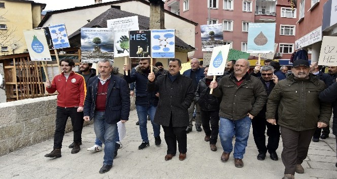 Türkiye’nin en hızlı akan çayının üzerinde yapılması planlanan HES’e yöre sakinleri karşı çıkıyor