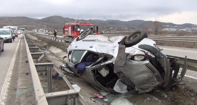 Su kanalına uçan otomobildeki 4 kişi ölümden döndü