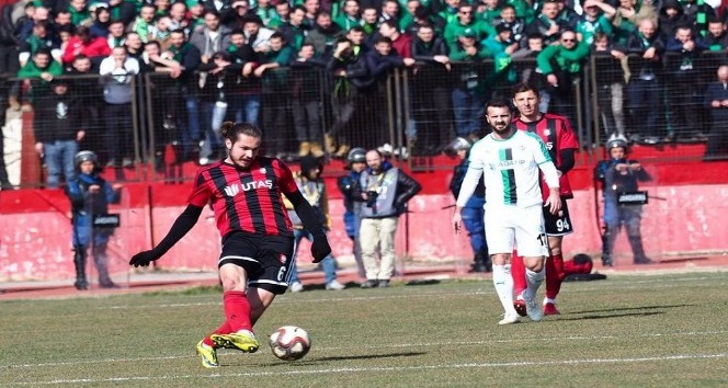 TFF 2. Lig: UTAŞ Uşakspor: 0 - Sakaryaspor: 0