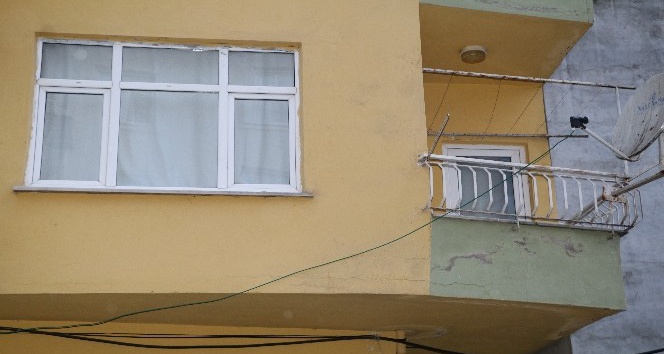 Rize’de duvarları çatlamaya başlayan 8 katlı bina tahliye edildi
