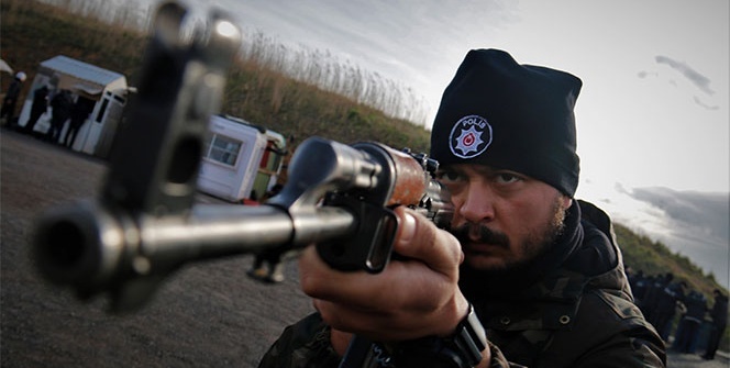 Polis ve bekçilere komando eğitimi