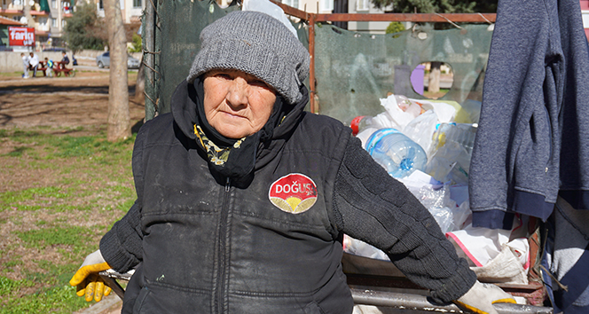 70 yaşındaki yaşlı kadının 25 yıllık çöp mesaisi