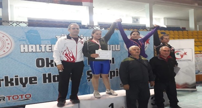Adıyamanlı bayan halterci Türkiye şampiyonu oldu