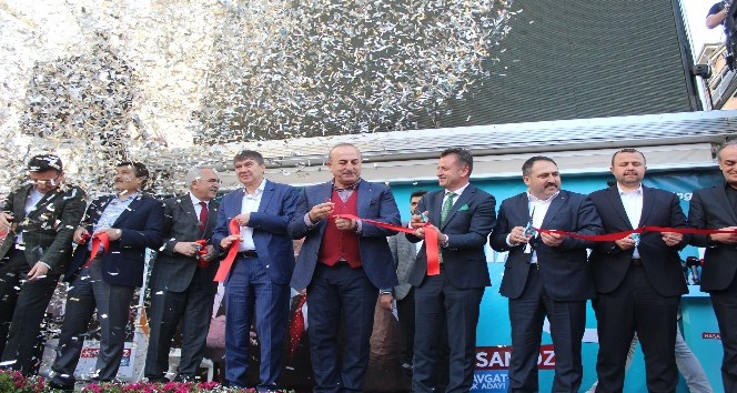 Bakan Çavuşoğlu: &quot;Biz hiçbir iş yapmadan yatan, gezen ondan sonra da Atatürk’ten geçinen asalaklar var ya onlara karşıyız. O tiplere karşıyız.“