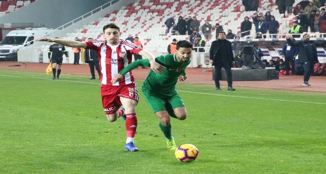 Spor Toto Süper Lig: DG Sivasspor: 2 - Akhisarspor: 1 (Maç sonucu)