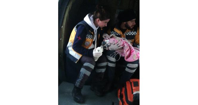 Mehmetçik, 6 aylık bebeği helikopterle hastaneye ulaştırdı