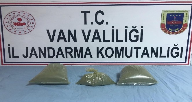 Elindeki poşetten 2 kilo 134 gram toz esrar çıktı