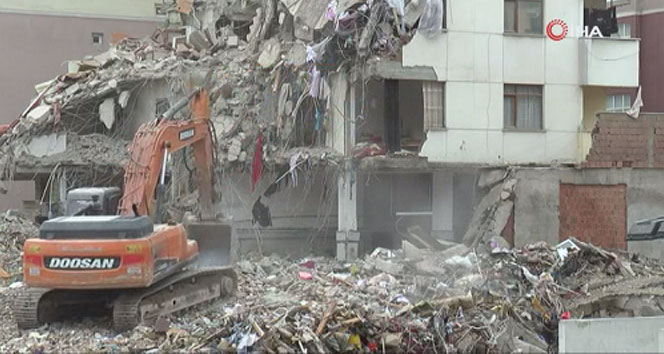 Kartal’daki Yunus apartmanında yıkım devam ediyor