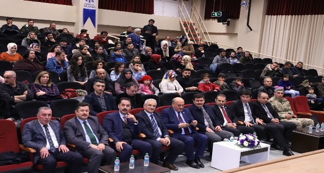 Erzincan Belediyesi Gençlik Korosu ilk konserini verdi