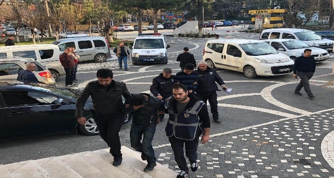 Otomobil hırsızlığı şebekesi Konya’da yakalandı