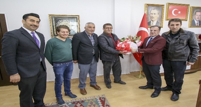 Hacılar Belediye çalışanlarının sözleşme sevinci