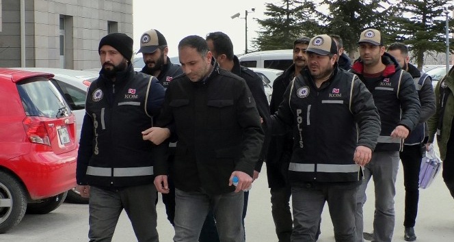 Yozgat’ta FETÖ’den gözaltına alınan 9 kişi adliyeye sevk edildi
