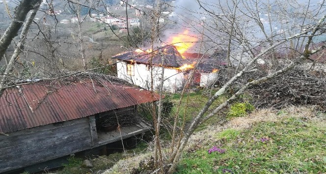 Uykudan yangınla uyandılar