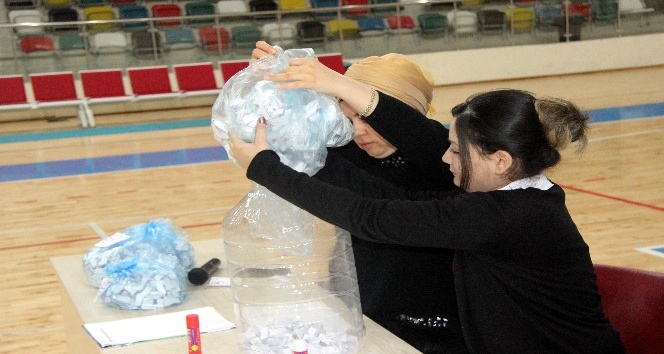 (Özel) İş umudu turşu bidonunda