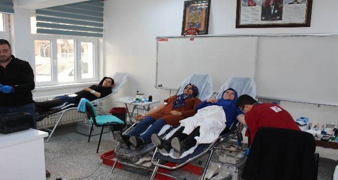 Halk eğitim merkezinden kan bağışı