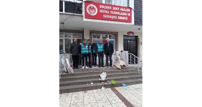 Denetimli Serbestlik şartları hükümlüleri Şehit Aileleri Derneğinde çevre düzenlemesi yaptı