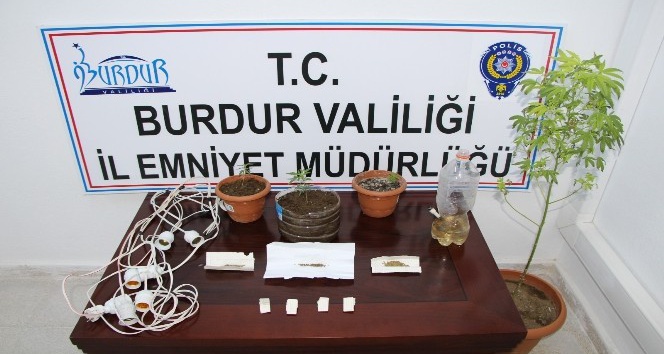 Burdur’da uyuşturucu satıcılarına suçüstü
