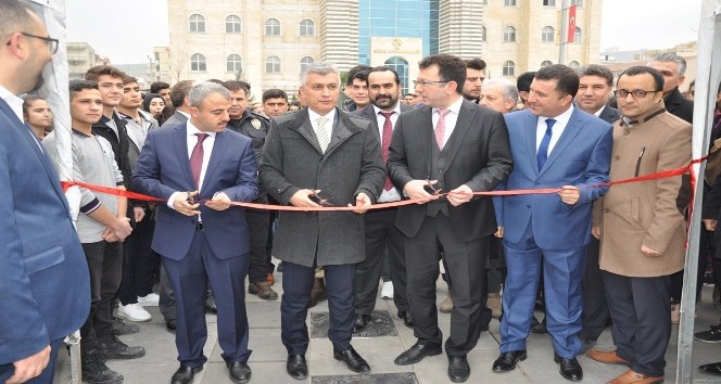 Cizre’de eğitim ve kariyer fuarı açıldı