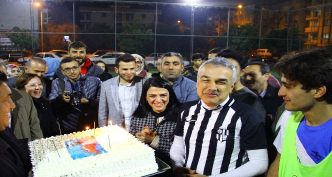 Aydın Büyükşehir Belediye Başkan Adayı Savaş’a sürpriz doğum günü