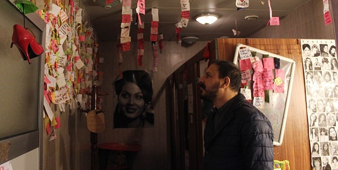 Bu kafeye müşteriler çay içmeye değil tuvaleti görmeye geliyor