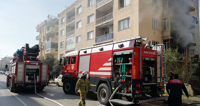 İzmir&#039;de korkutan yangın!!