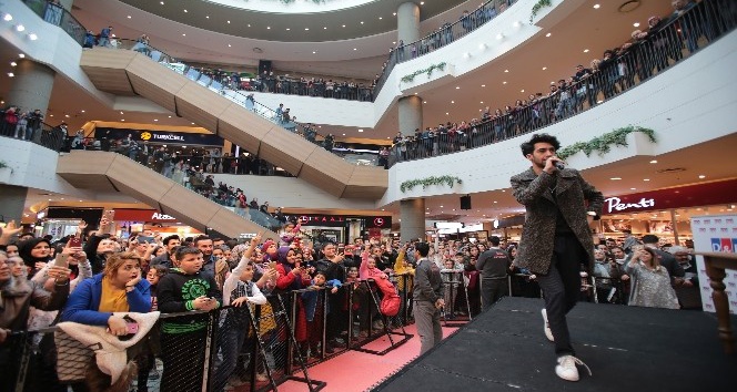 Çağatay Akman, İzmirli hayranlarıyla buluştu