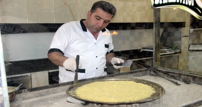 Fıstık ile kaymağın buluştuğu eşi benzeri olmayan tatlı: Cennet Çamuru
