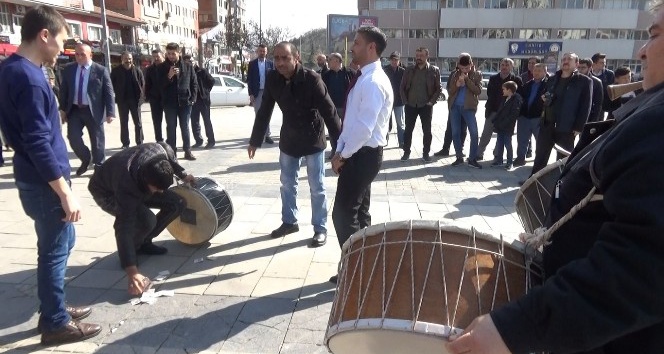 Davullu zurnalı güneş keyfi