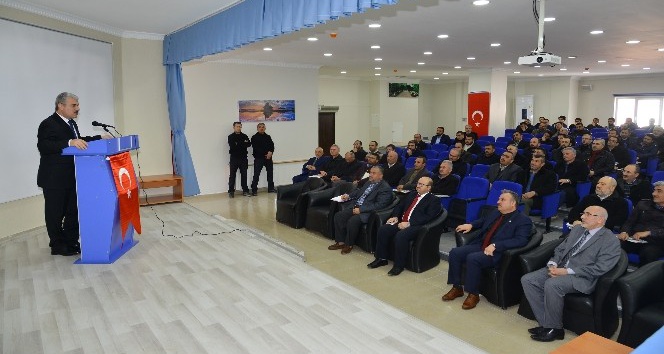 Vali İbrahim Akın: "İnsanlığın göstermesi gereken hassasiyetleri din görevlileri taşır"