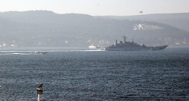 Rus savaş gemileri Çanakkale Boğazı&#039;ndan geçti!