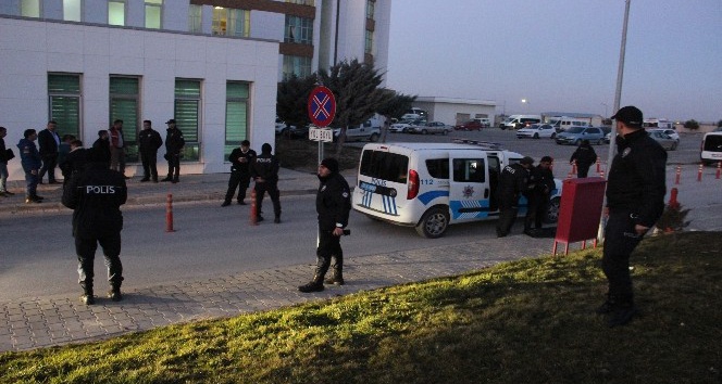 İki kişiyi vurup hastane bahçesinde intihar etti