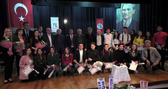 Nazilli Lisesinden anne ve babalara özel şiir ve müzik gecesi