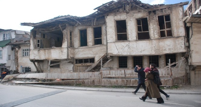 Dokunsalar yıkılacak, mahalleli tedirgin