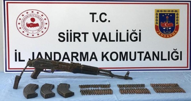 Siirt’te PKK’lı teröristlerce mağaraya gizlenmiş mühimmat ele geçirildi