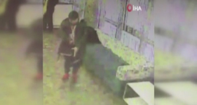 Beyoğlu&#039;nda güvelik kamerasına yansıyan &#039;seri hırsız&#039; gözaltına alındı