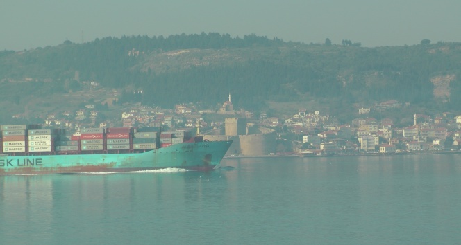 Çanakkale Boğazı sis sebebiyle çift yönlü gemi trafiğine kapatıldı!