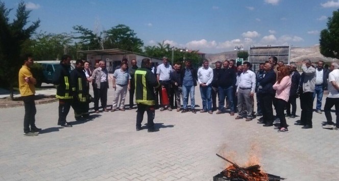 Bir yılda 233 yangına müdahale eden itfaiye birimi eğitim çalışmalarını aralıksız sürdürüyor