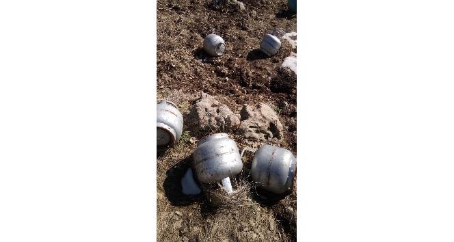 Cudi Dağı’nda teröristlere ait yaşam malzemesi ele geçirildi