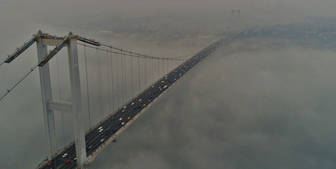 Sis içinde yükselen 15 Temmuz Şehitler Köprüsü hayran bıraktı