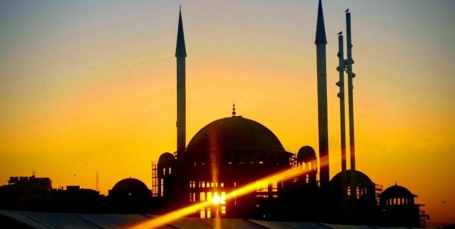 Taksim’de gün batımı kendisine hayran bıraktı