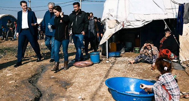 Belçikalı bakandan Musul’da mülteci kampı ziyareti
