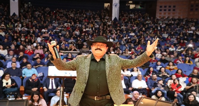 Barış Manço şarkılarıyla anıldı