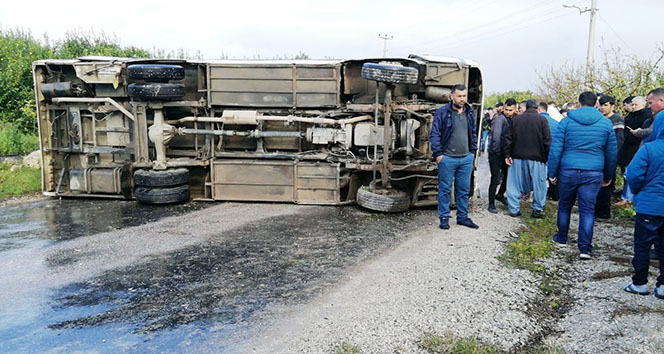 Mersin&#039;de işçi minibüsü kaza yaptı: 1 ölü, 15 yaralı